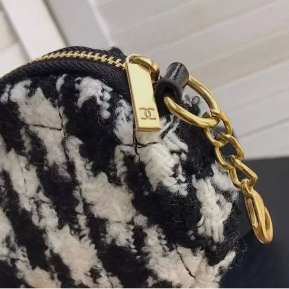 CHANEL BEAUTY Novelty Shoulder Pouch & Coin Case Pearl Phone Bag GWP - Picture 5 of 12